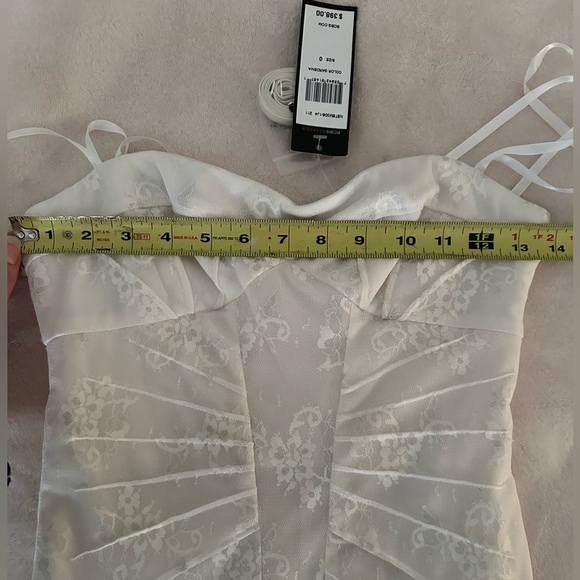 Stunning BCBG Maxazria dress - Picture 8 of 10